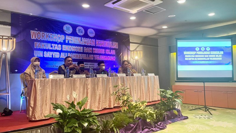 Workshop Peninjauan Kurikulum untuk Mempersiapkan MBKM
