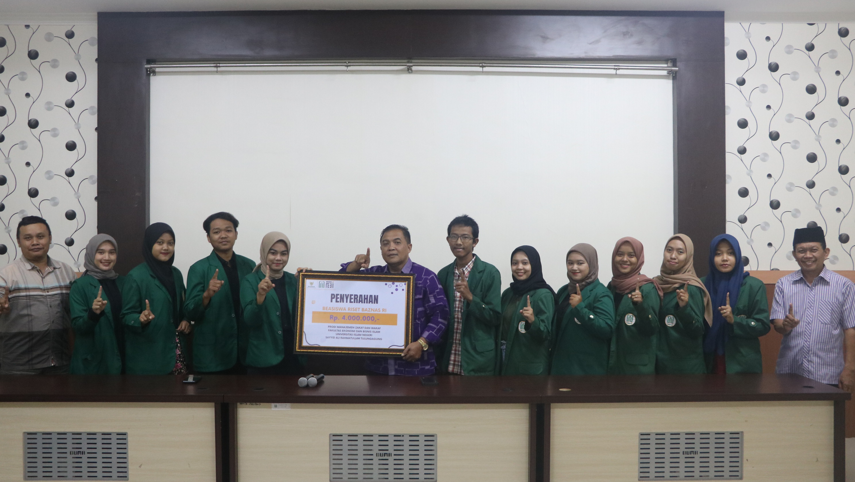 Sepuluh Mahasiswa Manajemen Zakat dan Wakaf FEBI UIN SATU Tulungagung Terima Beasiswa BAZNAS RI