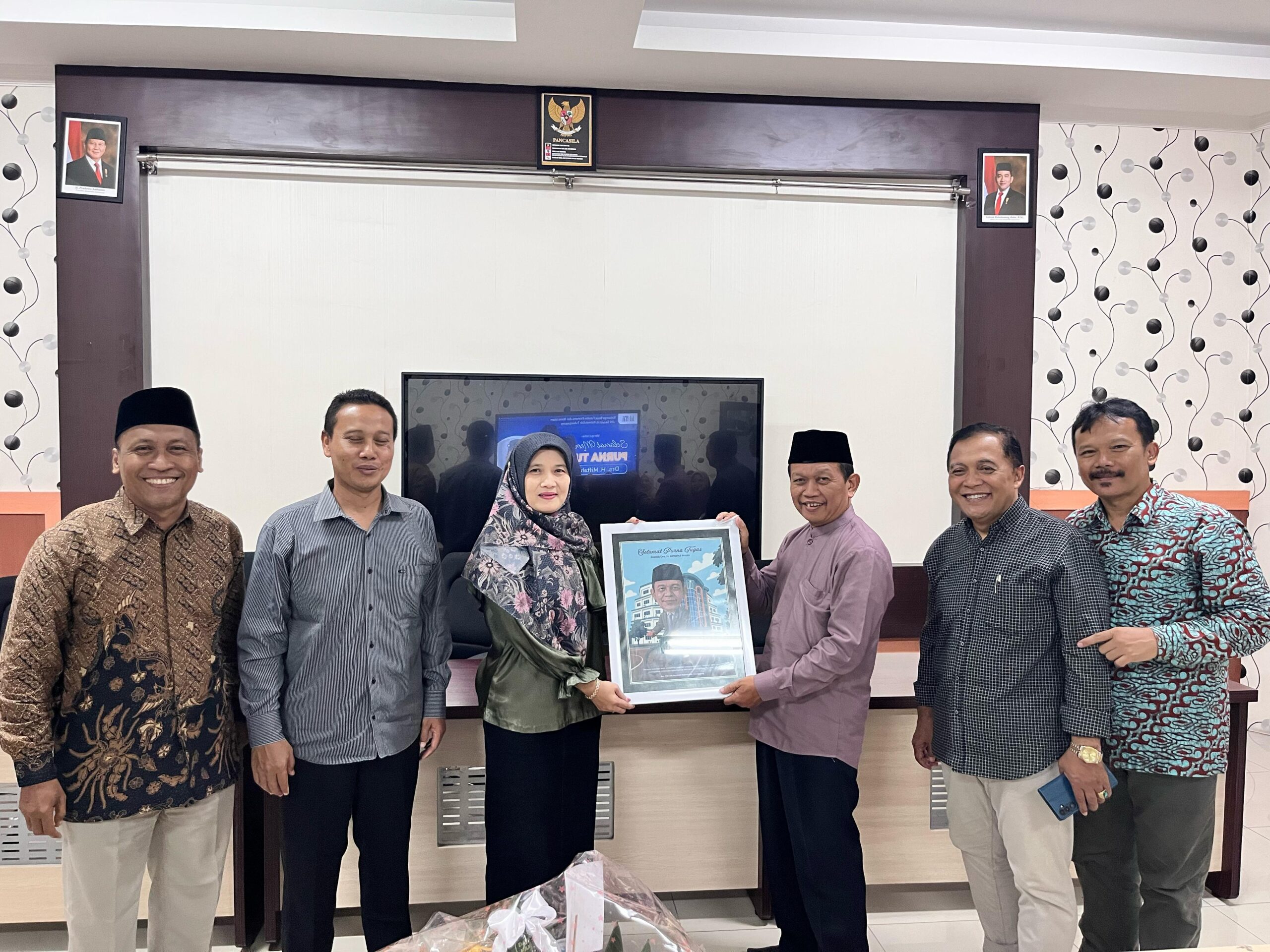 Selamat Purna Tugas Drs. Miftahul Huda: Pelepasan Penuh Haru untuk Sosok Teladan TU FEBI