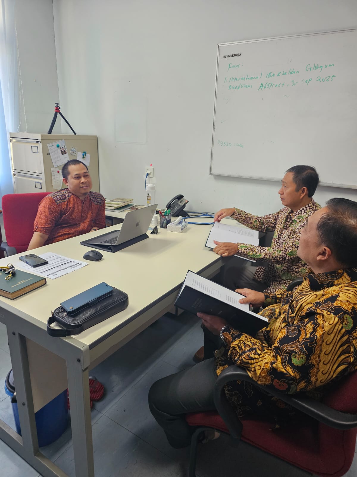 Dosen Fakultas Ekonomi dan Bisnis Islam UIN Sayyid Ali Rahmatullah Tulungagung Berpartisipasi dalam International Symposium 2025 di IIUM