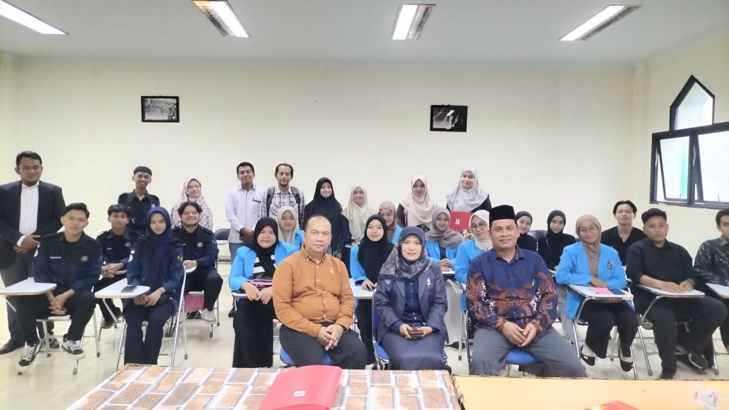 Menguatkan Tradisi Keilmuan, Dekan FEBI UIN Tulungagung Jadi Guest Lecture di IAIN Pontianak