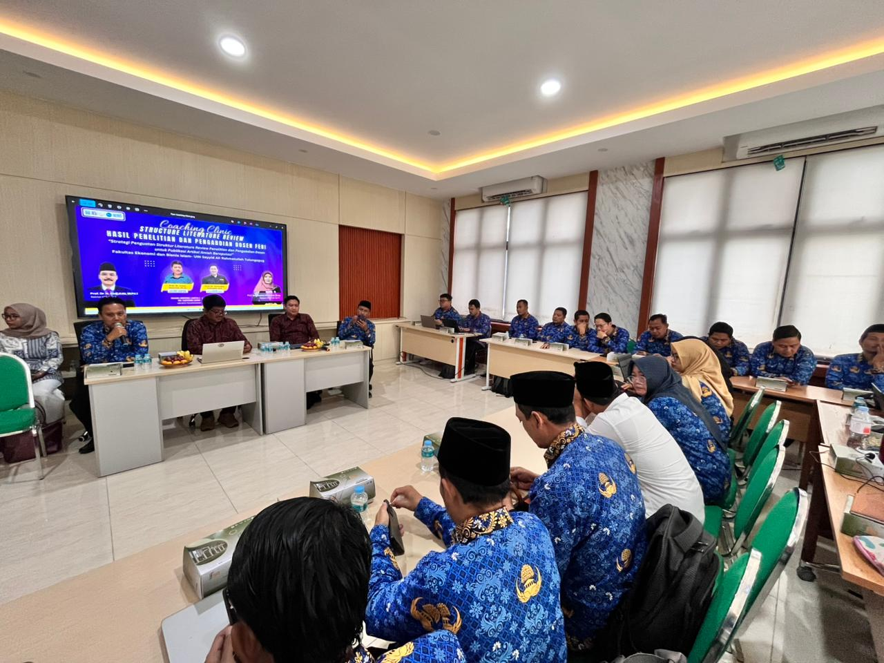 FEBI UIN SATU Gelar Coaching Clinic Struktur Literature Review Bersama Pakar, Targetkan Publikasi Jurnal Internasional Bereputasi (Scopus)