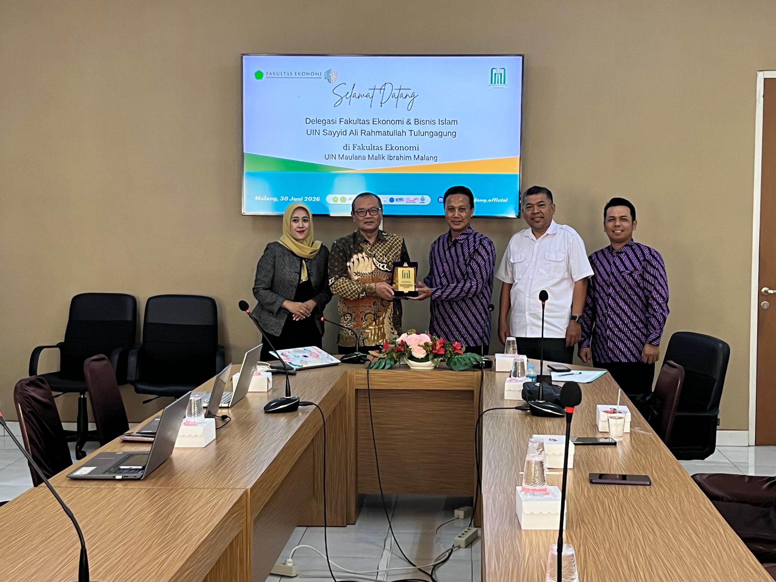 Benchmarking Implementasi OBE: Studi Instrumen, Pertukaran RPS, dan Mekanisme Ketercapaian Lulusan FEBI UIN SATU ke FE UIN Malang